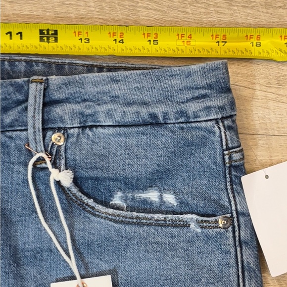 NWT Good American Good Classic Distressed High Rise Cropped Raw Hem Size 15 - Picture 5 of 9